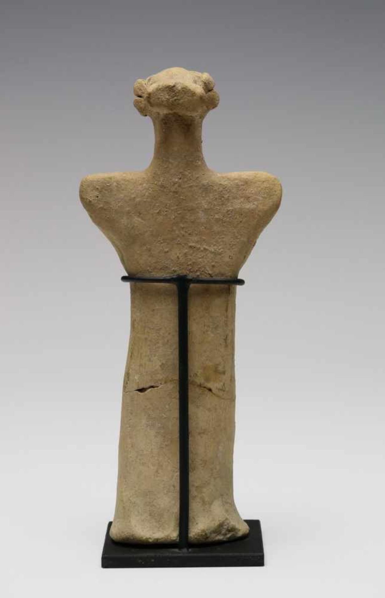 North Syria, terracotta idol, 2nd Mill BC.,with triangular shaped upper boddy, folded arms, beard - Bild 3 aus 8