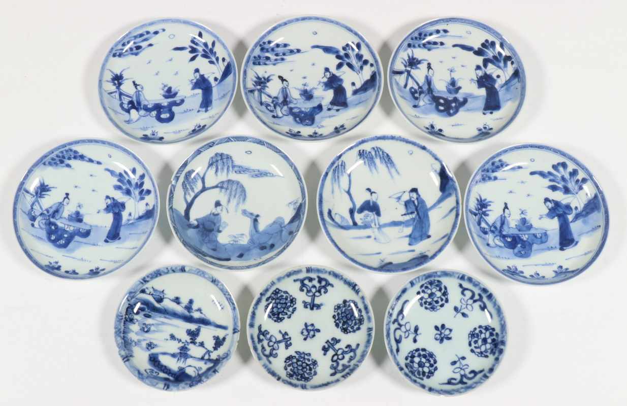 China, tien blauw-wit porseleinen kop en schotels, 18e eeuw,in twee soorten (enkele schilfertjes); - Image 2 of 3