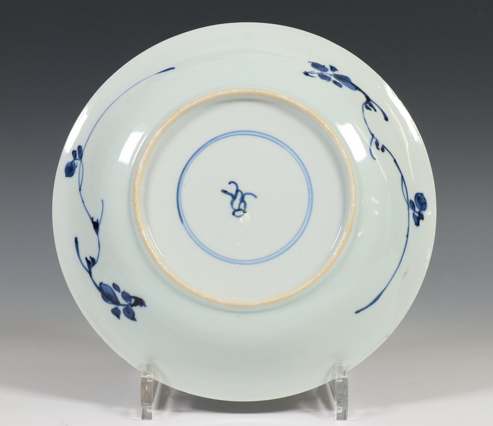 Tichelaar, blauw-wit aardewerk haringschaaltje, 20e eeuw en China, blauw-wit porseleinen bord, 18e - Image 4 of 4