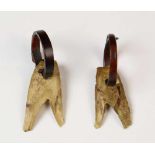 Humboldt Bay, pair of tortoise rings and bone ear pendantsl. ca. 7,5 cm.; 2300