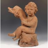 Terracotta tuinbeeld, eind 19e eeuw;Cupido met vis; h 46 cm; [1]160