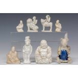 China, acht diverse porseleinen figuren,o.a. een aapfiguur met hoge hoed.; 8; Herkomst: Collectie