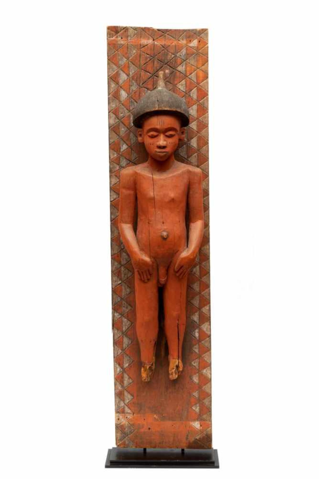 DRC., Pende, carved wooden housepost,with a fine carved male ancestral figure with facial - Bild 2 aus 2