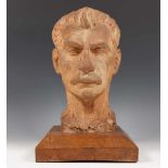 Onbekend, terracotta portretbuste;Man met snor. Op houten sokkel.; h. 31 cm.; 180