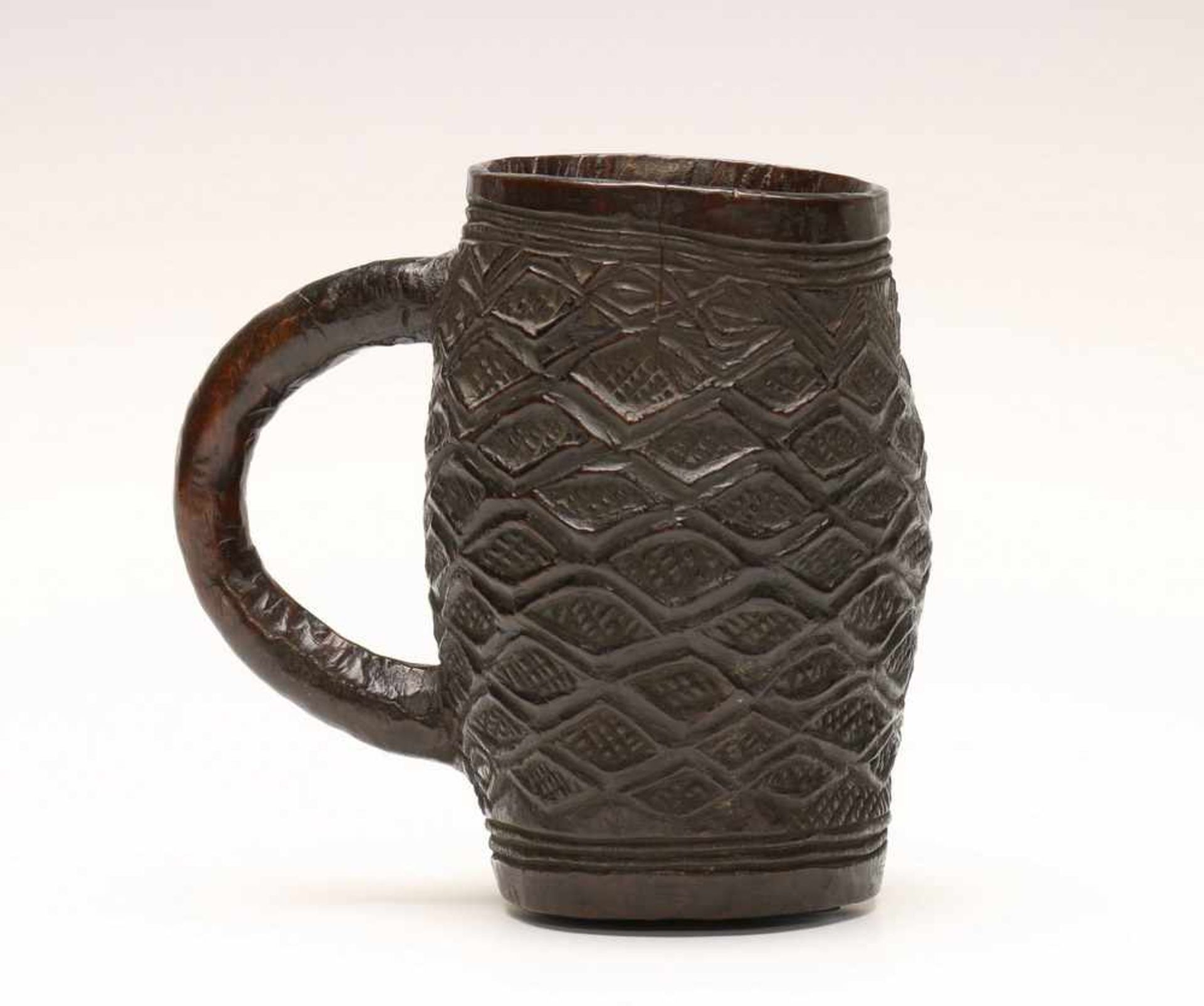 DRC., Kuba Kingdom, old carved wooden palm wine cup,with carved geometrical patterns and black brown - Bild 2 aus 3