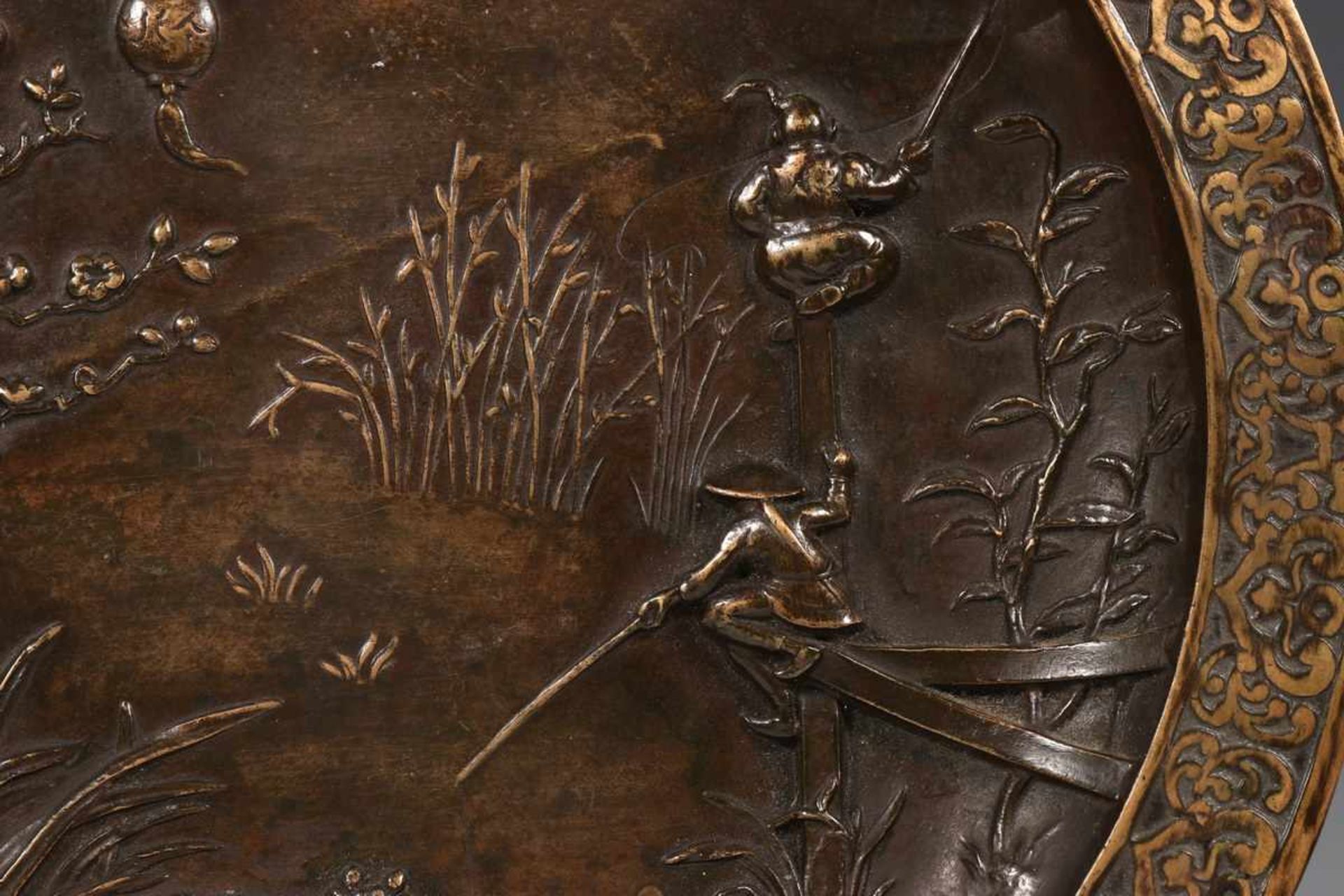 Belgie, bronzen wandschotel, begin 20e eeuw,met Chinoiserie relief van vissers aan waterkant. - Bild 2 aus 2