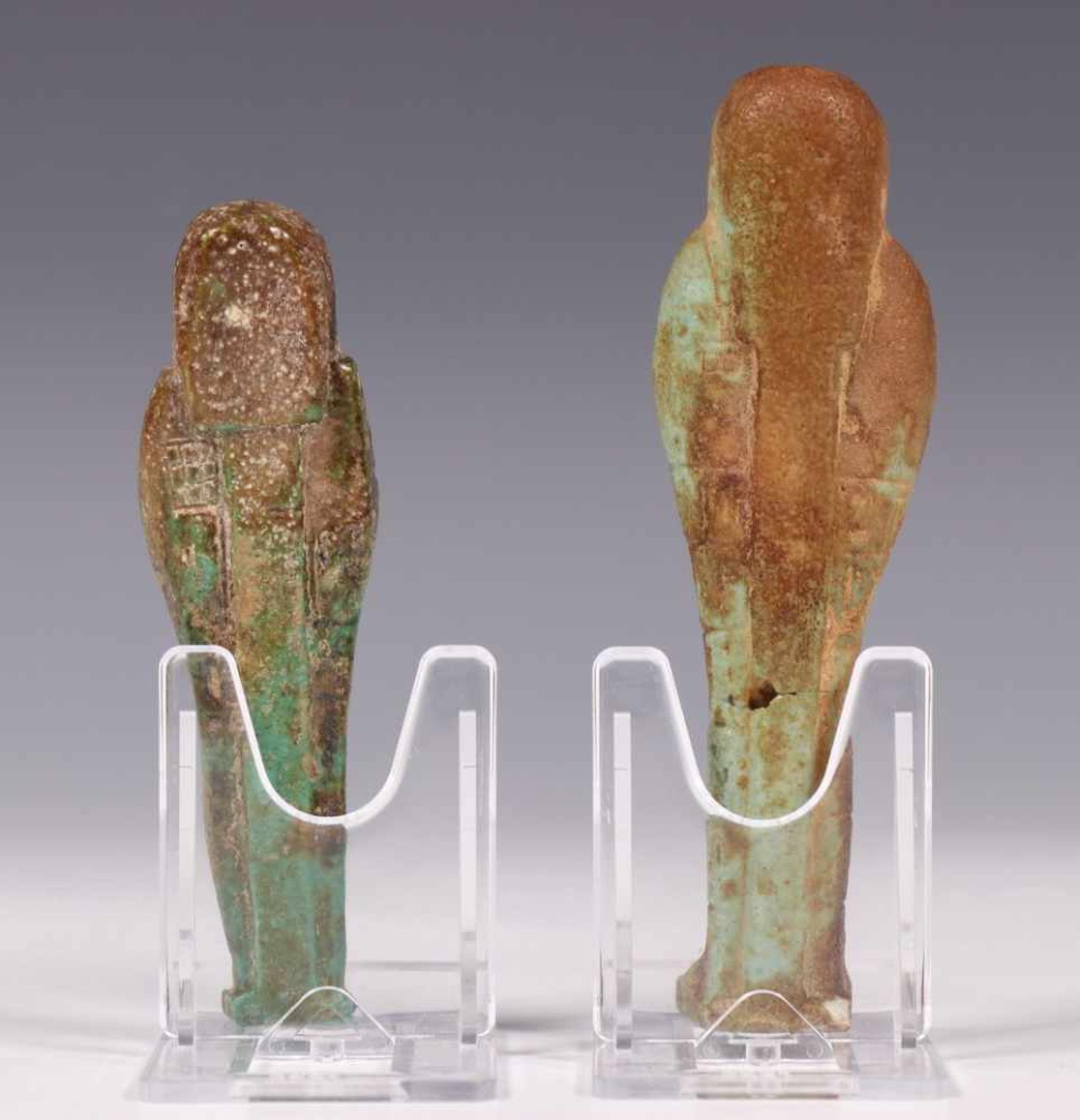Egypte, twee Ushabtis, Late Periode.beide met hierochlieven, een met beschilderde. (kleine - Bild 2 aus 2