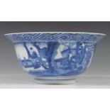 China, blauw-wit porseleinen klapmuts, Kangxi,met decor rondom van lange lijzen bij hekwerk en