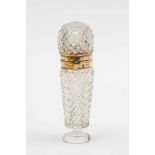 Kristallen parfumflacon, 19e eeuw,met 14krt. gouden montuur, versiert met gravures en aan de