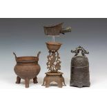 China, vier diverse metalen objecten, 20st eeuw,o.a. bel, koro, siervaas en strijkwijzer.; h. 24,