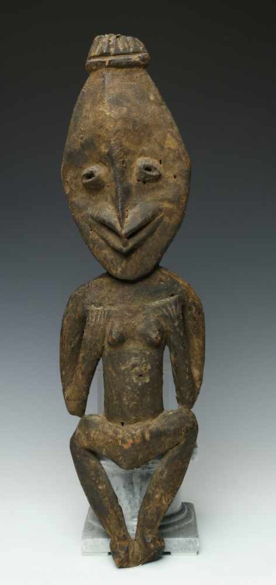 PNG, Sepik, three figures; a North Coast mortar, a male figure and a figurevarious; 3200 - Bild 2 aus 5