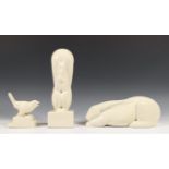 Drie wit keramieken sculpturen;Konijn / Eekhoorn / Vogel; h. 31 cm. / l. 30 cm. / h. 14 cm.200
