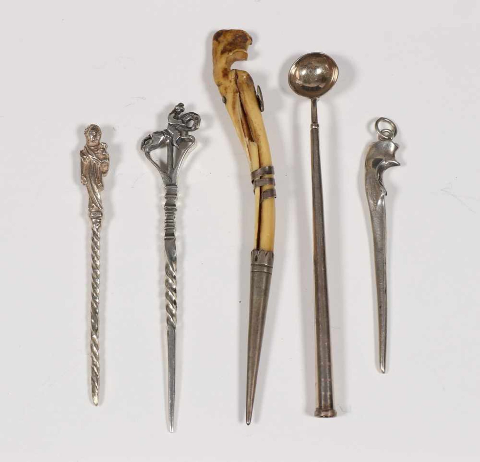 Vijf pijpenwroeters, 19e eeuw,zilver en been (hazesprong); 50