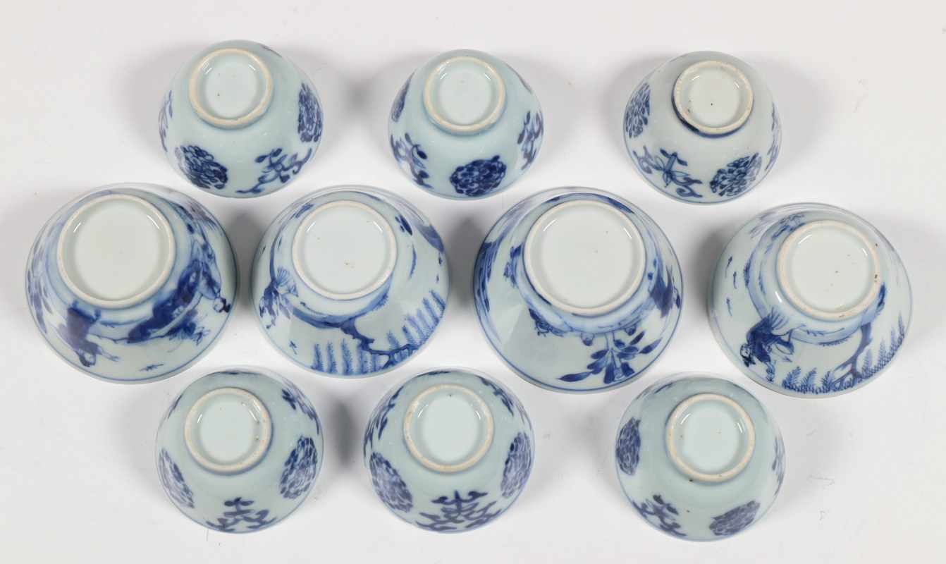 China, tien blauw-wit porseleinen kop en schotels, 18e eeuw,in twee soorten (enkele schilfertjes); - Image 3 of 3
