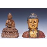 China, metalen zittende Boeddha en beschilderde buste van Boeddha, 20st eeuw.h. 33 en 34 cm.;