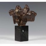Eric Claus (geb. 1936), bruin gepatineerd bronzen sculptuur;Figuren te paard. Ongesigneerd, op zwart
