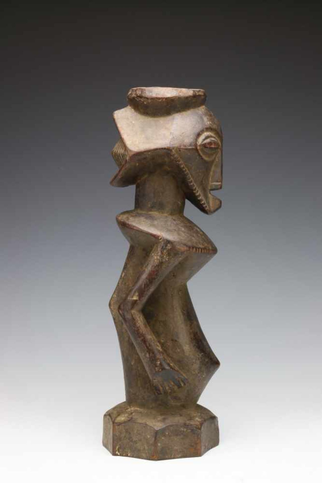 DRC., Bembe, half figure,with hole in head, beard, indentations round the shoulders and a base - Bild 2 aus 4