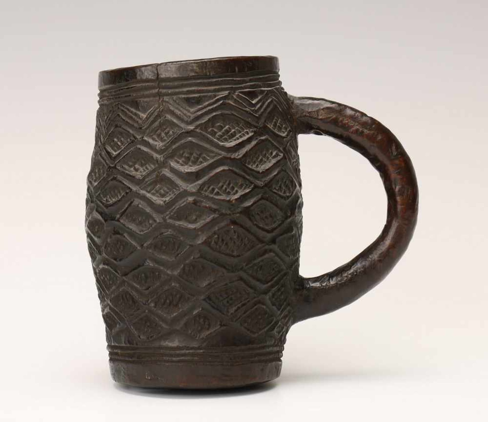 DRC., Kuba Kingdom, old carved wooden palm wine cup,with carved geometrical patterns and black brown - Bild 3 aus 3