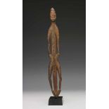 Papua Barat. Asmat, tip of a wooden paddlein the form of a male ancestor figure.; h. 46 cm.; Tom
