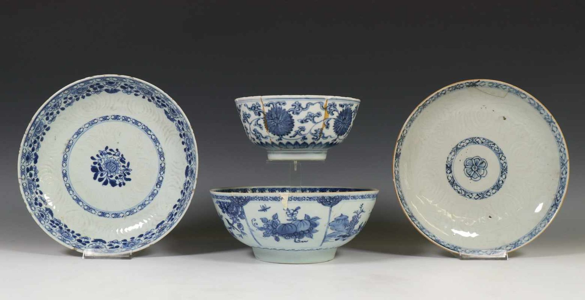 China, zes stuks blauw-wit porselein, Qianlong(w.b. beschadigd, één kom en dienschaal gaaf); 6; - Bild 3 aus 3