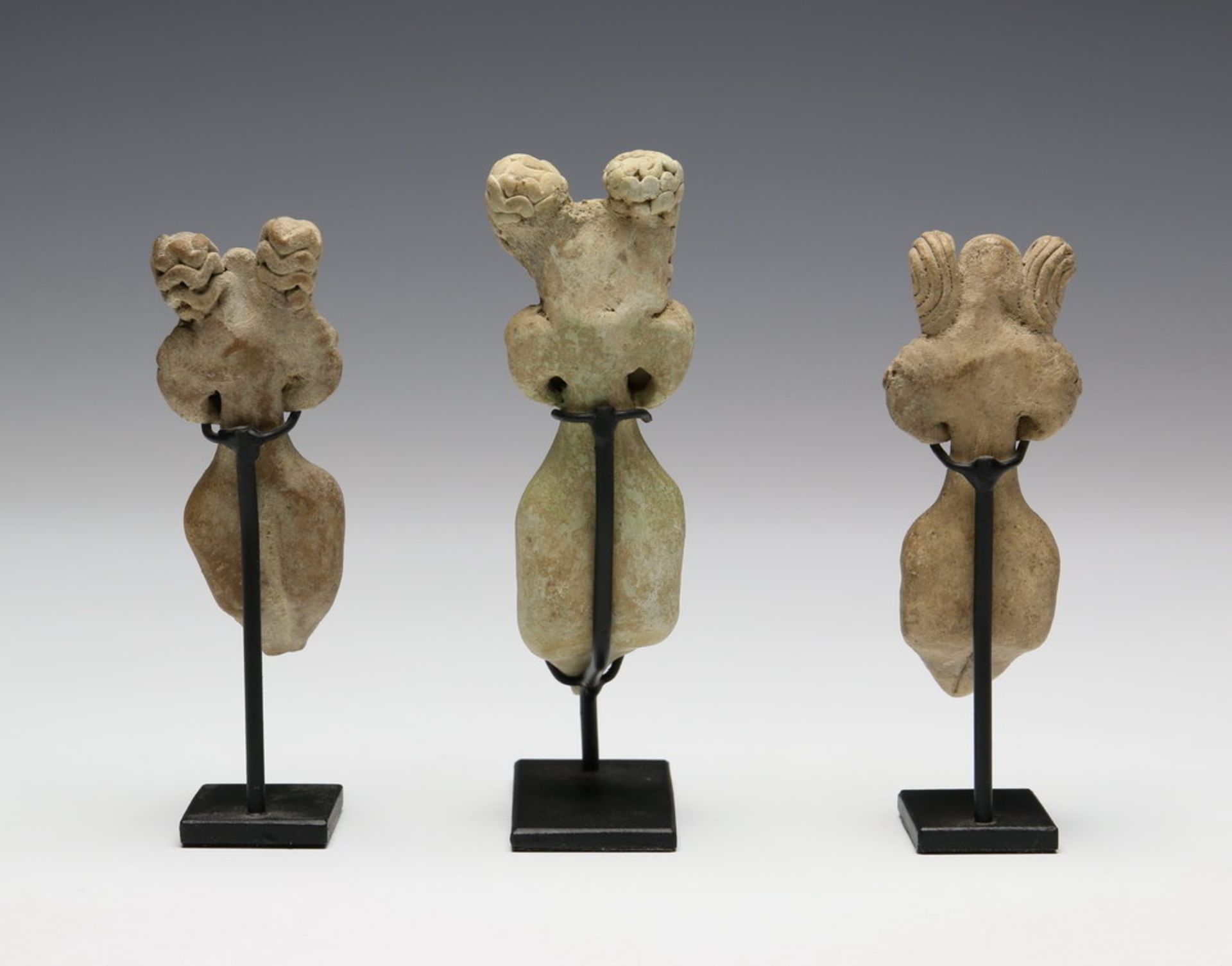 Indus Valei, Pakistan, Mehrgarh, 3000-2400 BC., three anthropomorph-zoomorph ritual figurineswith - Bild 4 aus 5
