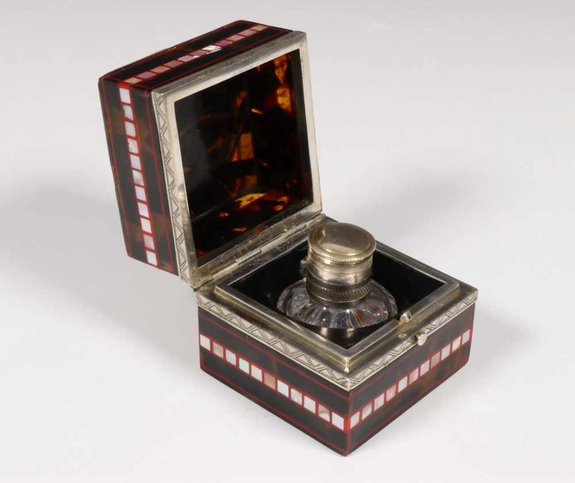 schildpad doos met flacon en miniatuurKristallen parfumflacon in vierkante schildpad doos, 19e - Bild 2 aus 6