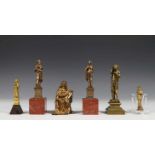 Frankrijk, zes verguld bronzen en ijzeren 'Grand Tour' sculptuurtjes, 19e eeuw,w.o. Mercurius; h.