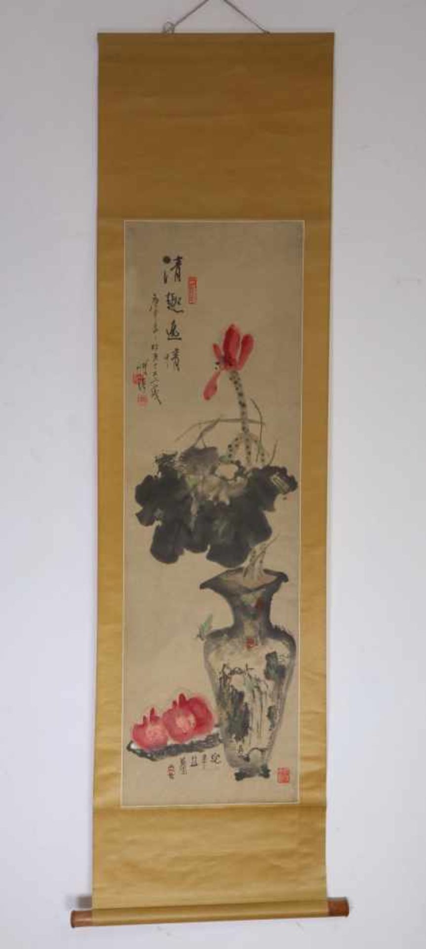 China, rolschildering, 'Liu Qi,oud 52 jaar', gedateerd gengshen 1980; h 112 en b 34,5 cm; Tom