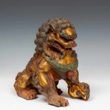 China, beschilderd metalen Fo-hond, 20ste eeuw.; h. 27 cm.; Herkomst: Collectie Cserno, Amsterdam;