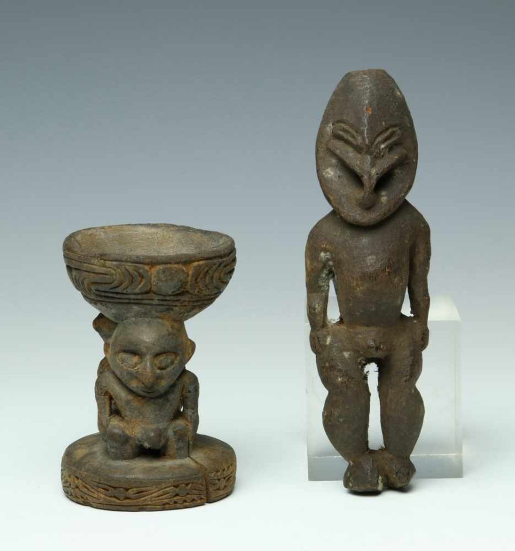 PNG, Sepik, three figures; a North Coast mortar, a male figure and a figurevarious; 3200 - Bild 3 aus 5