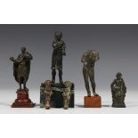 Vijf antieke 'Grand Tour' sculptuurtjes, 18e en 19e eeuw,o.a. Romeiense Keizer/Narcissus; h. ca.