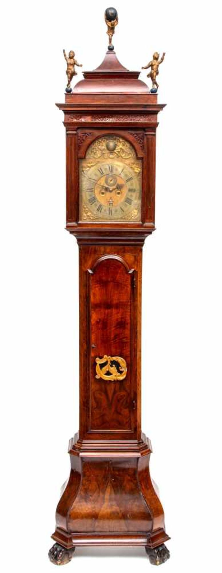 Staande horloge, eerste helft 18e eeuw,met messing wijzerplaat en verguld bronzen hoekstukken. Met
