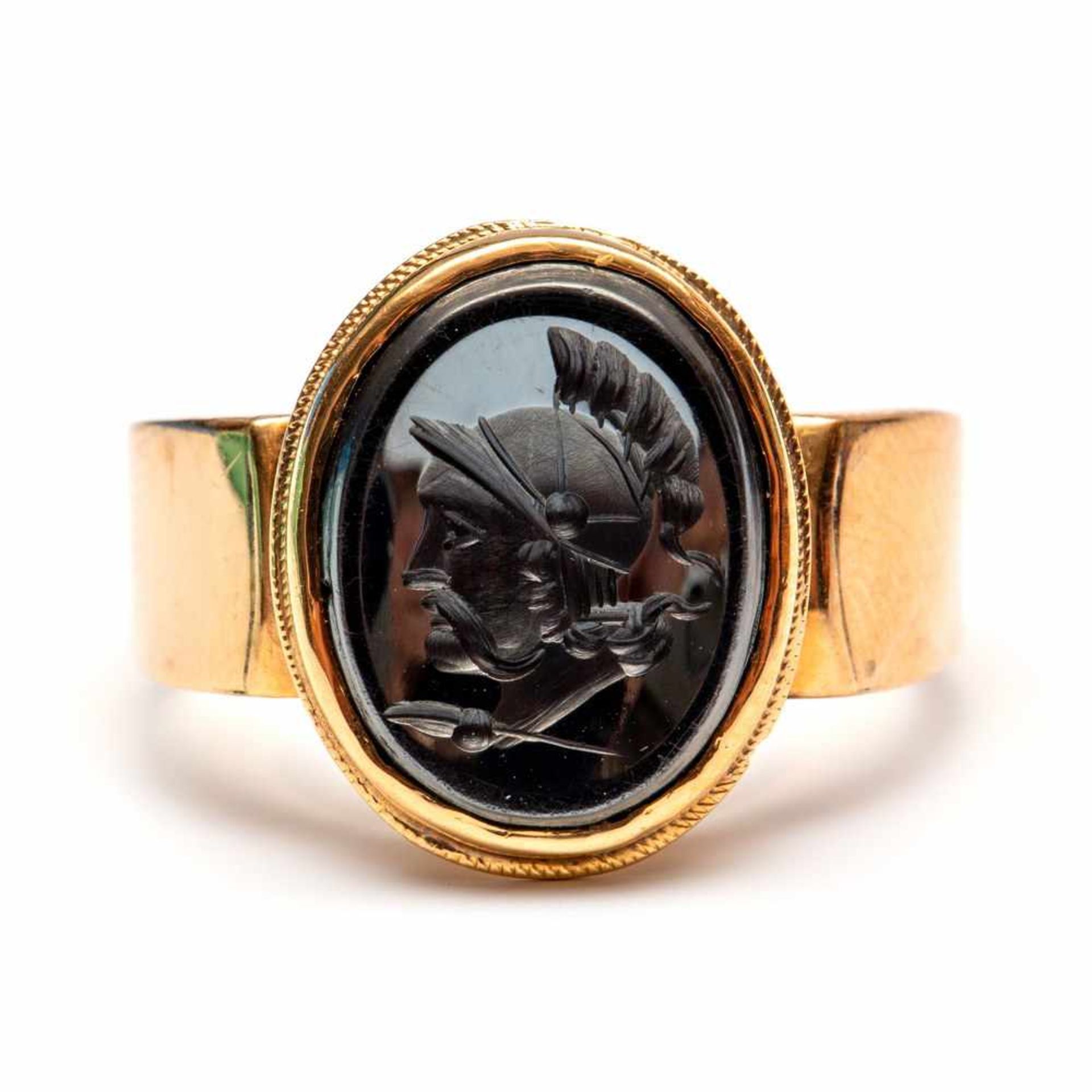 14krt. Roségouden ring, 19e eeuw,gezet met een intaglio van hematiet, uitgesneden met Hermes;