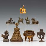 India, diverse metalen en ivoren objectenHerkomst Collectie Cerno, Amsterdam; India lot with several