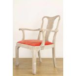 Eikenhouten fauteuil, 19e eeuw.De zitting met oranje velours stoffering; [1]300