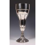 Hoge kelkvormige vaas, Art Nouveau,op ronde voet, geribde, slanke hoog model met ronde kelkvormige