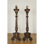 Paar polychrome gestoken houten penkandelarengemonteerd als lamp, met voluten als poten en