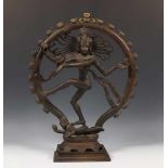 India, bronzen sculptuur van dansende Shiva, Shiva Natarajh. 48 cm.; [1]160
