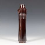 Japan, bruin gepatineerde bronzen cilindervaas, gesigneerd Tsuda Eiju (1915-2001).Met originele