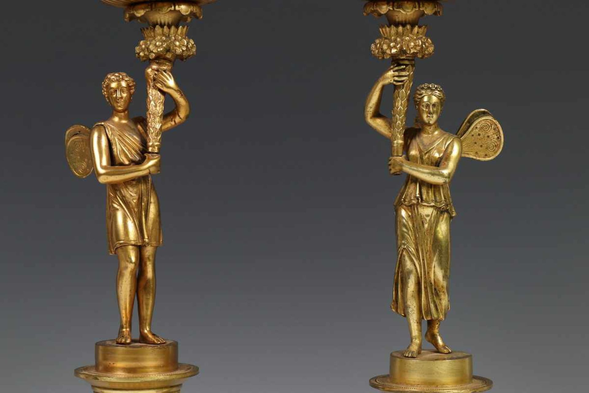 Frankrijk, paar vuurverguld bronzen kandelaars, Charles X,de stam in vorm van engelen staand op - Bild 2 aus 3