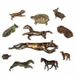 Lot diverse bronzen en metalen dierfiguren, w.b. ca. 1900;; L. 2,5 tot 14,5 cm.; ; Herkomst: