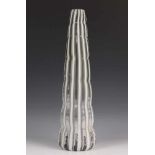 Murano, Cenedese, grijs-wit glazen vaas,getrapt model met verticale banen 'scavo'; h. 39 cm.; 1100