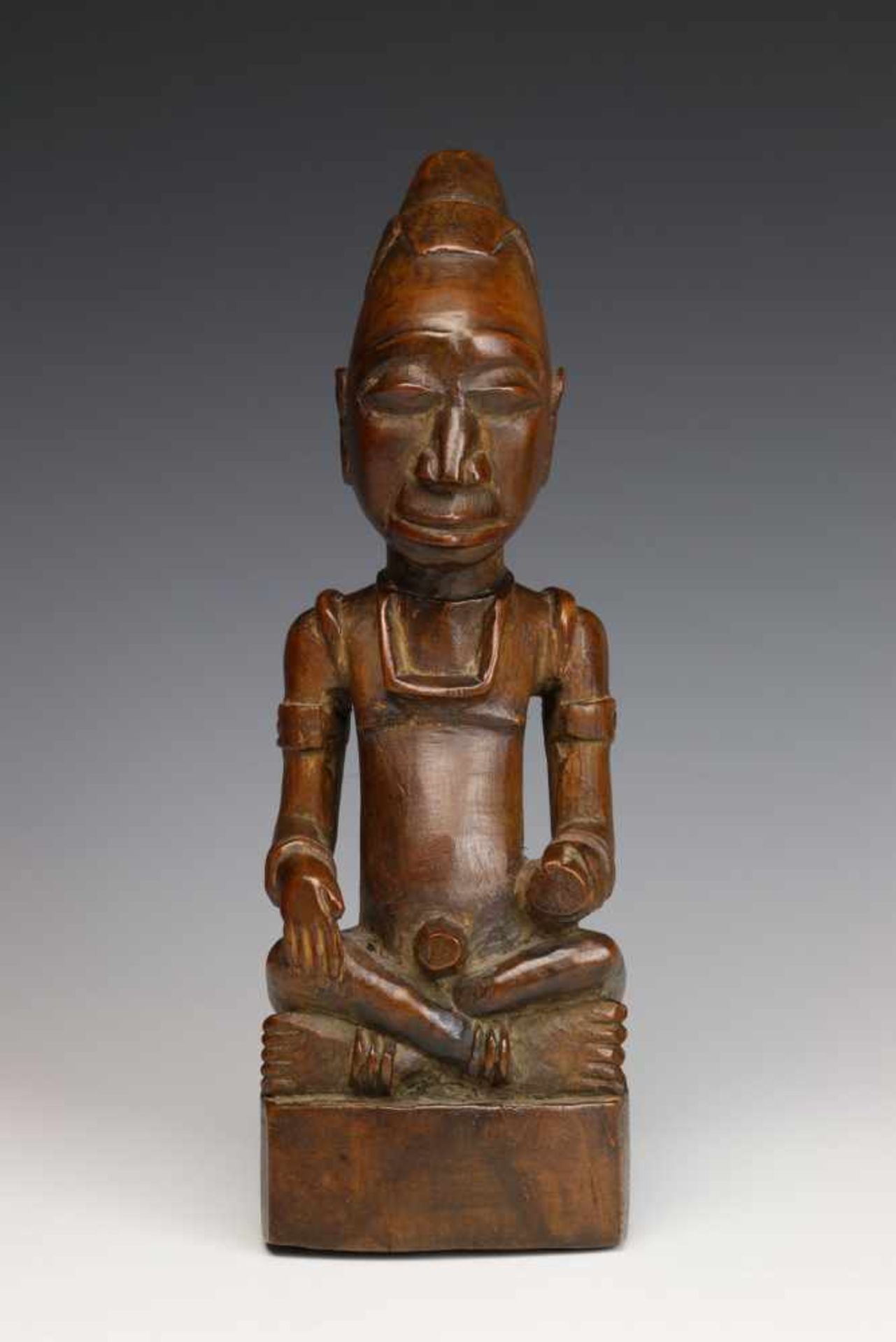 DRC., Kuba, small wooden carved King's figure, ca. 1920.Carved in the style of the great Ndop - Bild 5 aus 5