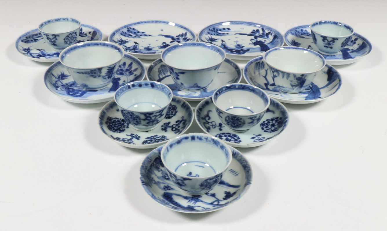 China, tien blauw-wit porseleinen kop en schotels, 18e eeuw,in twee soorten (enkele schilfertjes);
