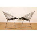 Harry Bertoia, paar verchroomd draadstalen fauteuils, model 'Diamond' voor Knoll Associates,met