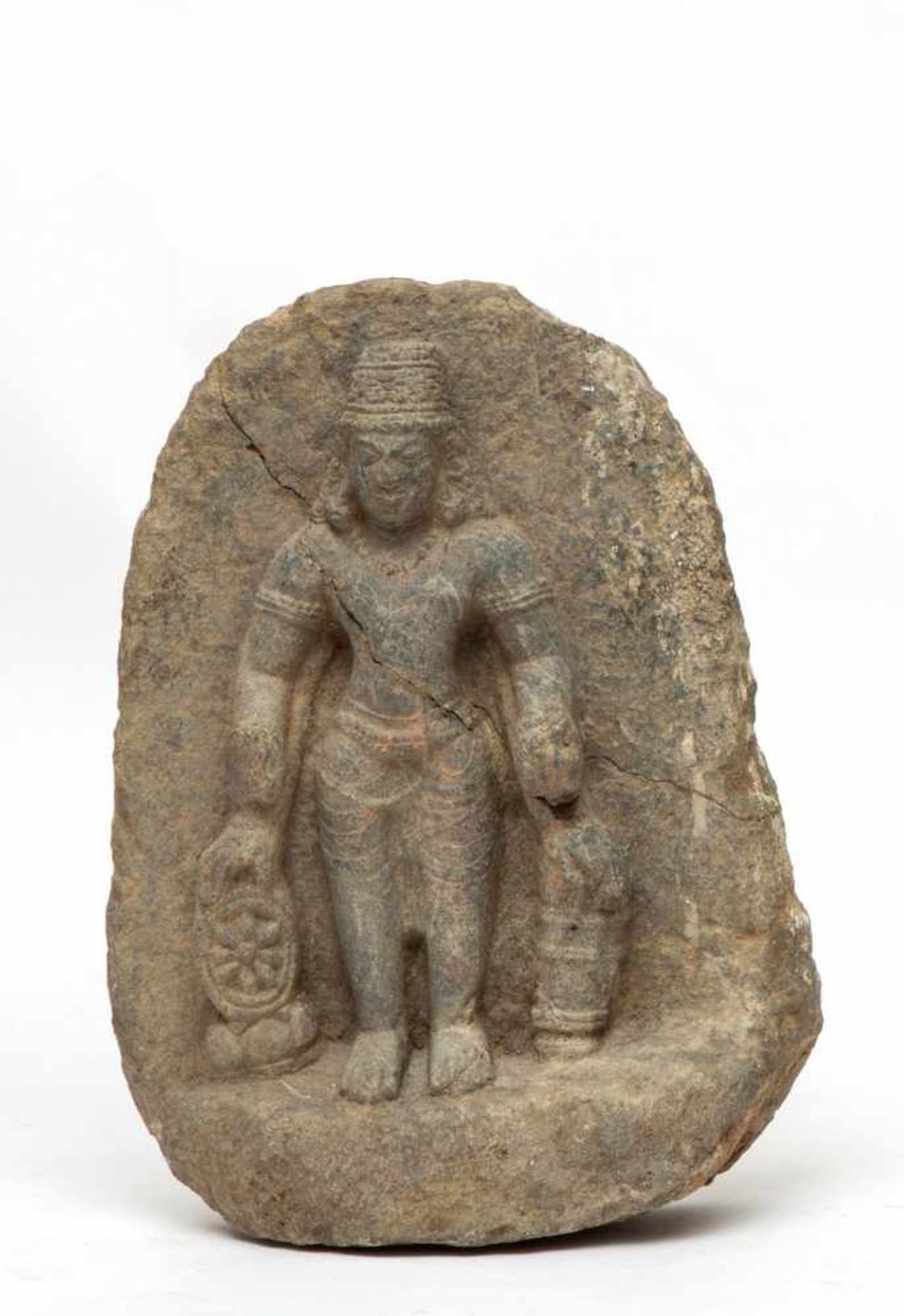 South India, stone stele of Vishnu, 8e eeuw.(hersteld); h. 47 en br. 33 cm.; Herkomst: Collectie