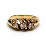 14krt. Gouden ringgezet met drie briljant geslepen diamanten, totaal ca. 0.25ct.; Bruto 4.1 gr.