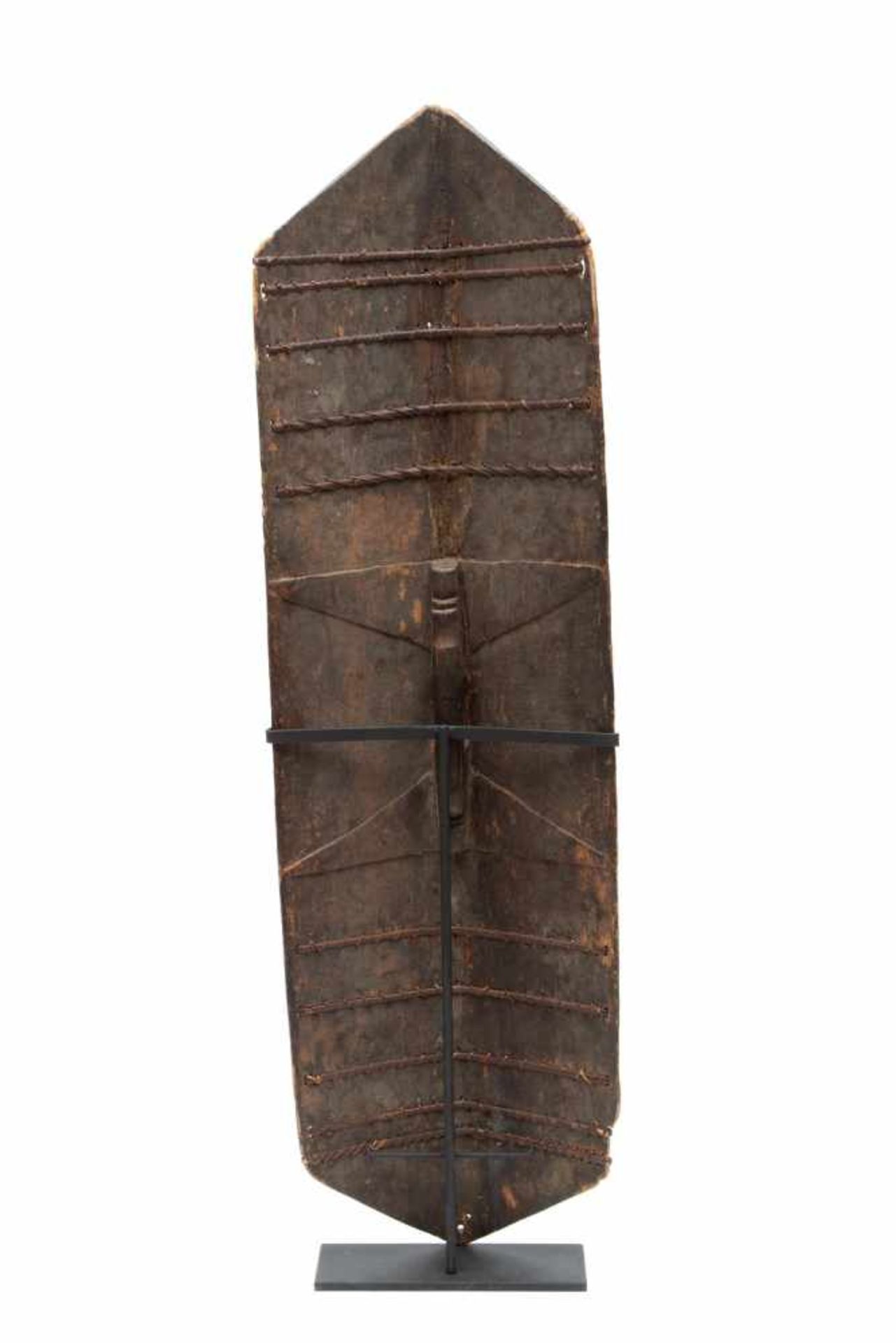Central Borneo, Dayak, wooden war shield, kliau, ca. 1900hexagonal shape, reinforced by rattan - Bild 2 aus 2
