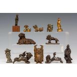China, diverse bronzen en metalen dierfiguren,o.a. Kylins; h. 2,5 tot 6 cm.; Herkomst: Collectie