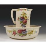 Villeroy&Boch aardewerken lampetstelmet decor van bloemen (1 zeepbak mist). Hierbij één po; 530